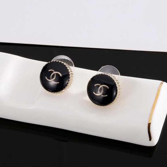 Chanel round earrings - Picture 5 of 6